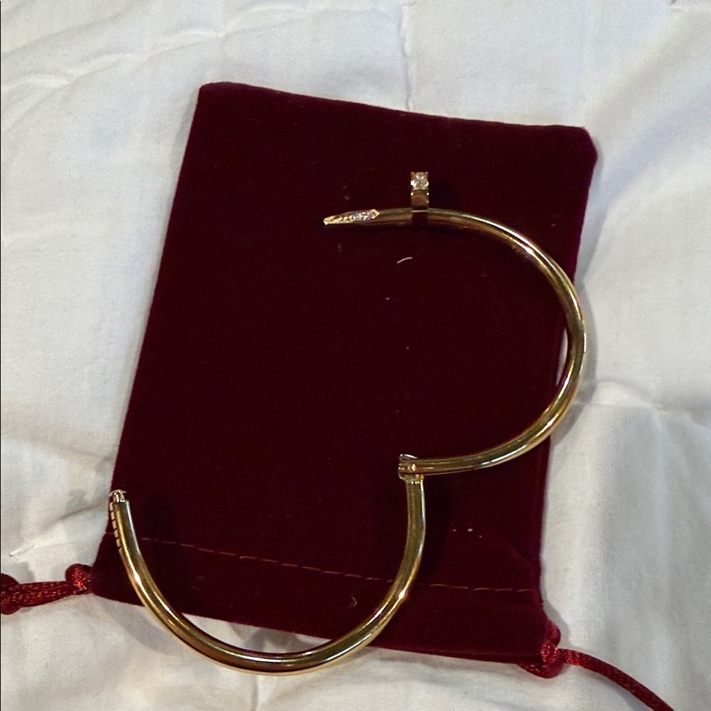 Elegant Gold Bracelet with Crystal Accents - Picture 4 of 4